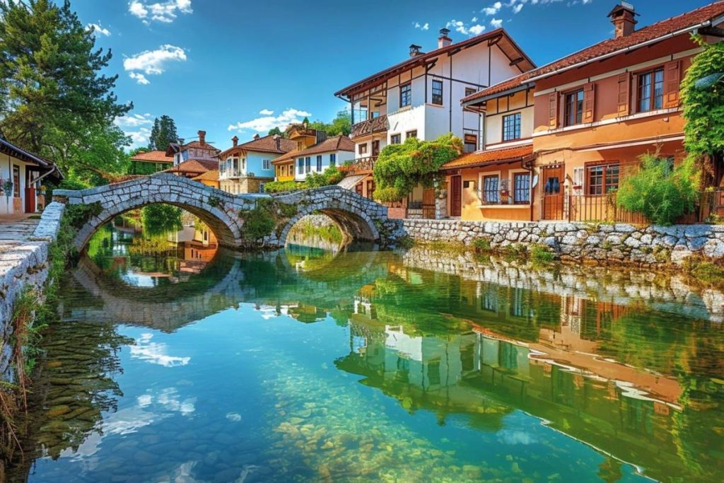 À 1h d'Annecy, ce charmant village surnommé la "petite Venise de Savoie" est un véritable enchantement