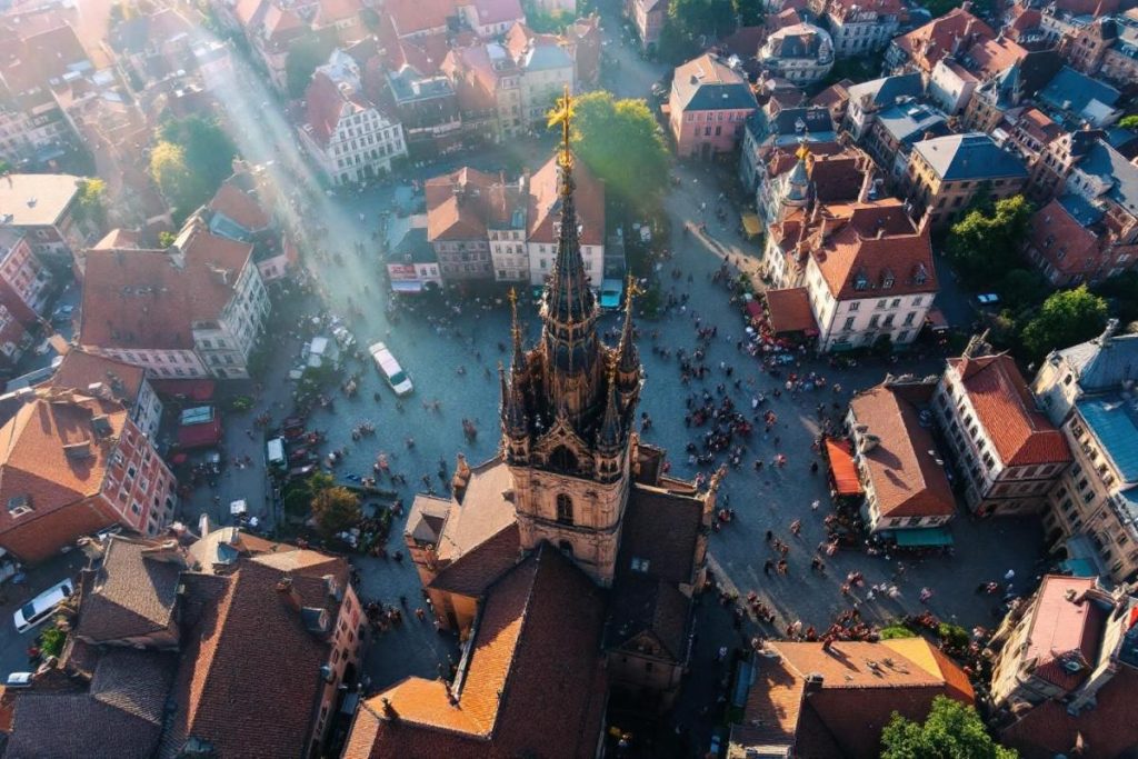 Moins visitée que Prague, plus magique que Vienne : cette cité d’Europe centrale attire les amateurs d’histoire