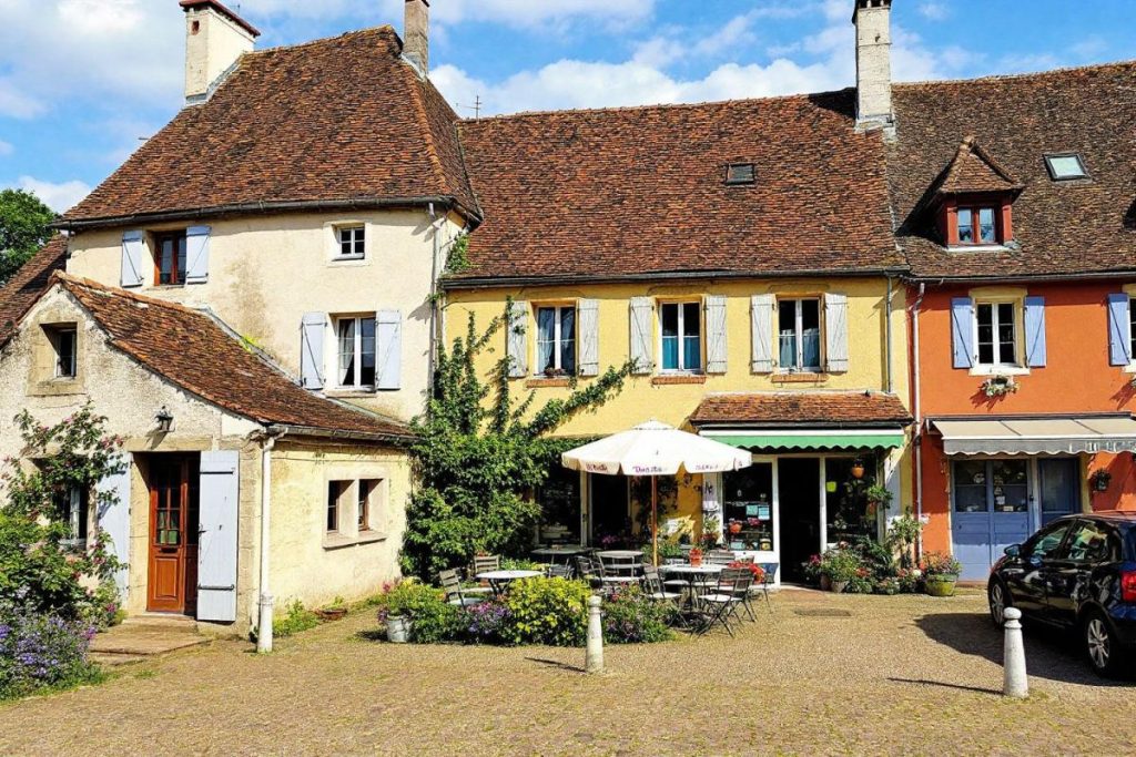 Plus chaleureuse que Rochefort, moins connue que Saintes : une ville charentaise à redécouvrir