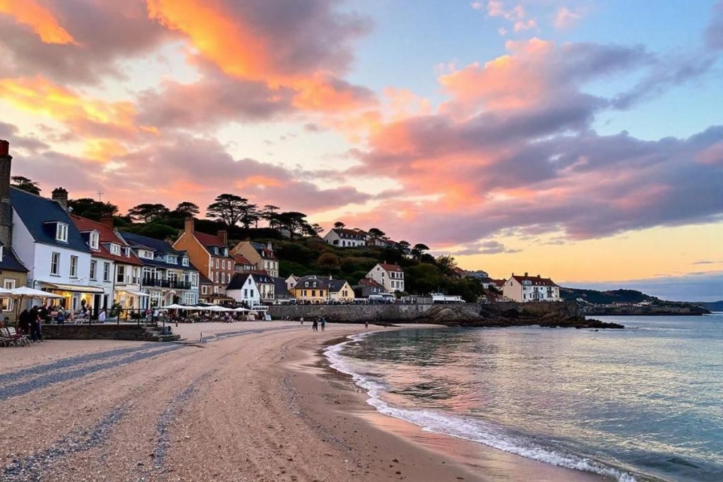 Plus romantique que Honfleur, plus apaisante que Trouville : cette station de la Côte Fleurie est l’échappée des Parisiens