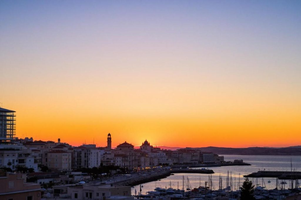 Marseille divise toujours : une ville côtière plus sereine gagne en attractivité