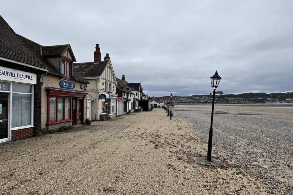 Deauville ne fait plus rêver : les habitués de la côte normande préfèrent une station plus authentique