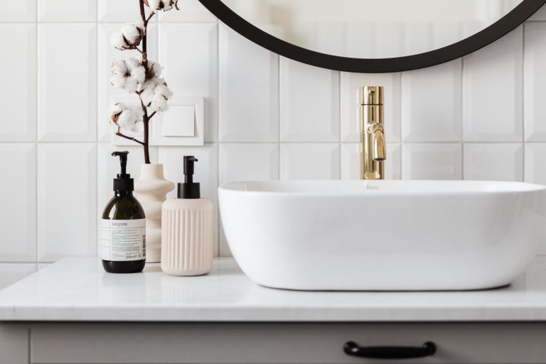 Lavabos et éviers : bien les intégrer dans la salle de bain?